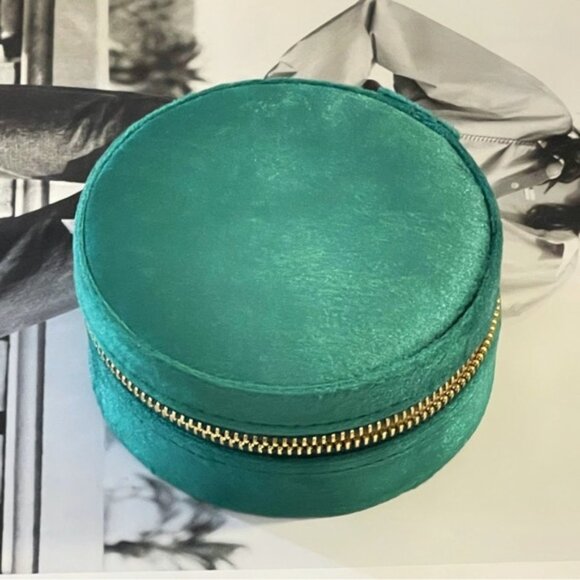 ✨New Velvet Green Round Jewelry Box - Picture 1 of 3